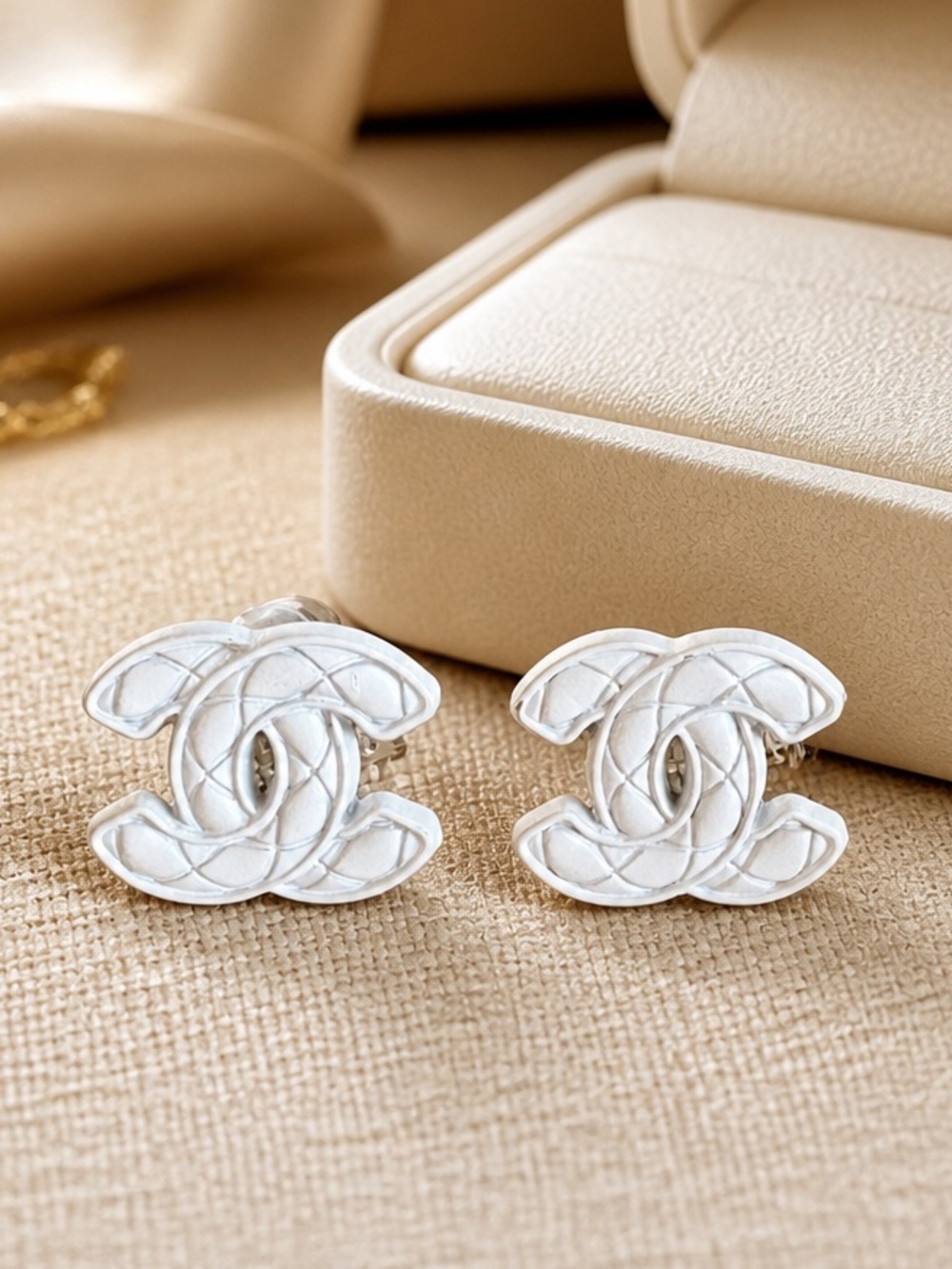 CHANEL White Quilted Interlocking Logo Clip-On Earrings - Designer Style